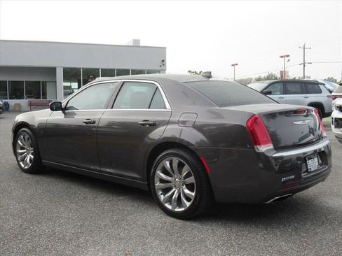 Used 2019 Chrysler 300 Touring w/ Quick Order Package 2EF image 4