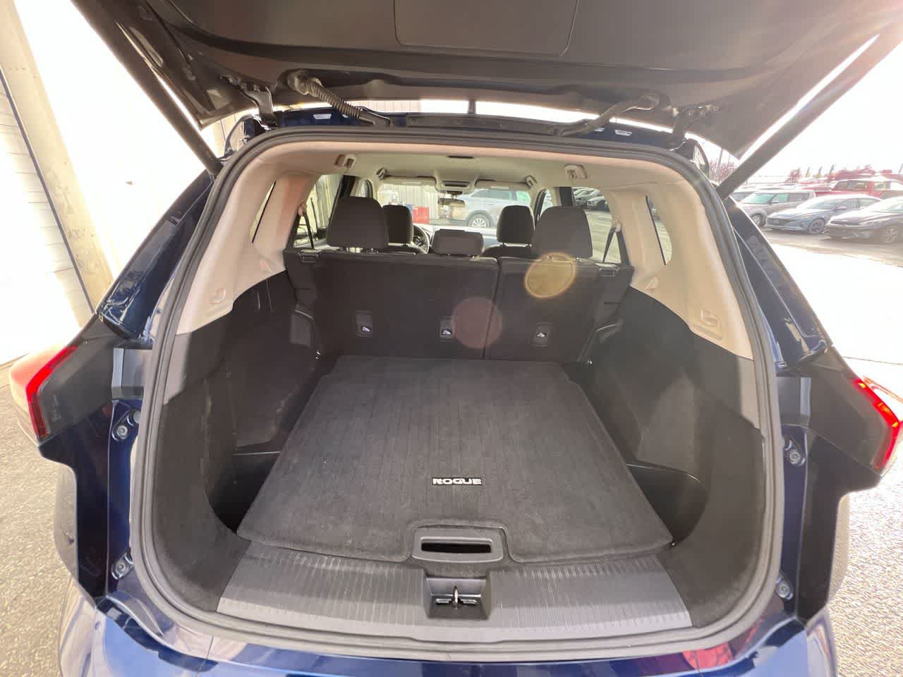Used 2024 Nissan Rogue SV AWD/4WD image 26