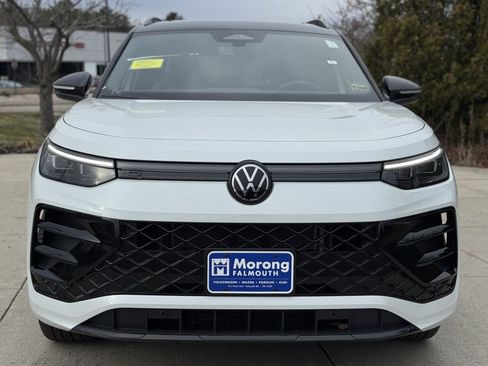 New 2026 Volkswagen Tiguan SE R-Line image 2