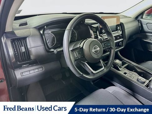 Used 2022 Nissan Pathfinder SV w/ SV Premium Package AWD/4WD image 14