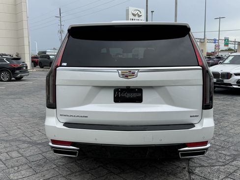 Used 2023 Cadillac Escalade ESV Luxury RWD image 6