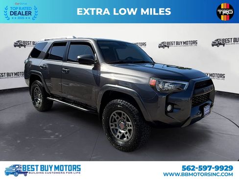 Used 2018 Toyota 4Runner SR5 AWD/4WD image 1