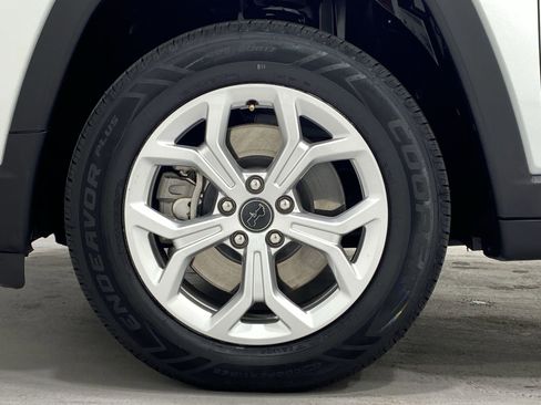 Used 2025 Jeep Compass Latitude image 10