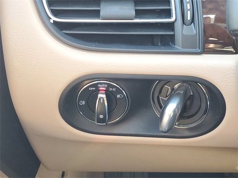 Used 2022 Porsche Macan image 11