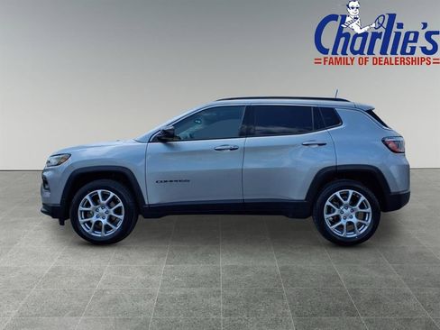 Used 2022 Jeep Compass Latitude image 2