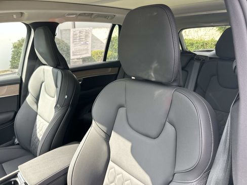 Certified 2025 Volvo XC90 B6 Plus image 19