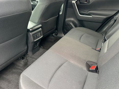 Used 2021 Toyota RAV4 LE AWD/4WD image 12