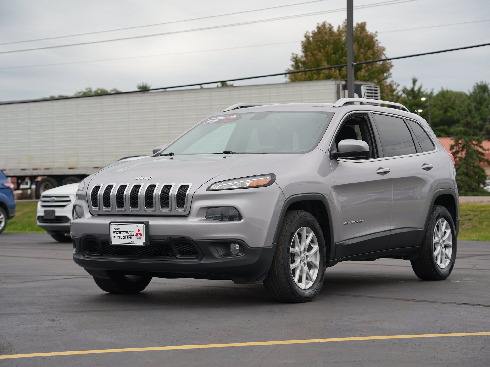 Used 2018 Jeep Cherokee Latitude w/ Safety Group AWD/4WD image 8