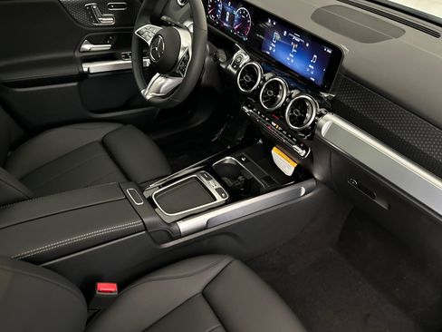 New 2025 Mercedes-Benz GLB 250 4MATIC image 15