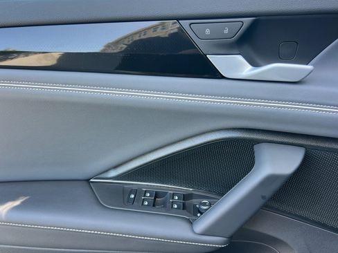 New 2026 Volkswagen Tiguan SEL R-Line AWD/4WD image 11
