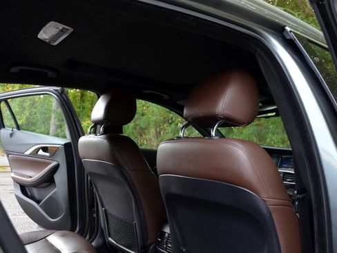 Used 2017 INFINITI QX30 Premium w/ Navigation Package image 13