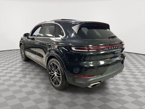 Used 2025 Porsche Cayenne AWD/4WD image 4