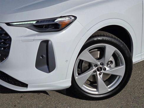 New 2025 Audi Q5 2.0T Premium Plus image 9