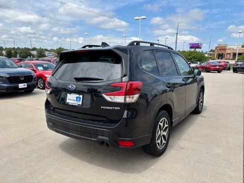 Used 2022 Subaru Forester Premium AWD/4WD image 5