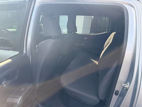 Used 2018 Toyota Tacoma TRD Off-Road AWD/4WD image 10