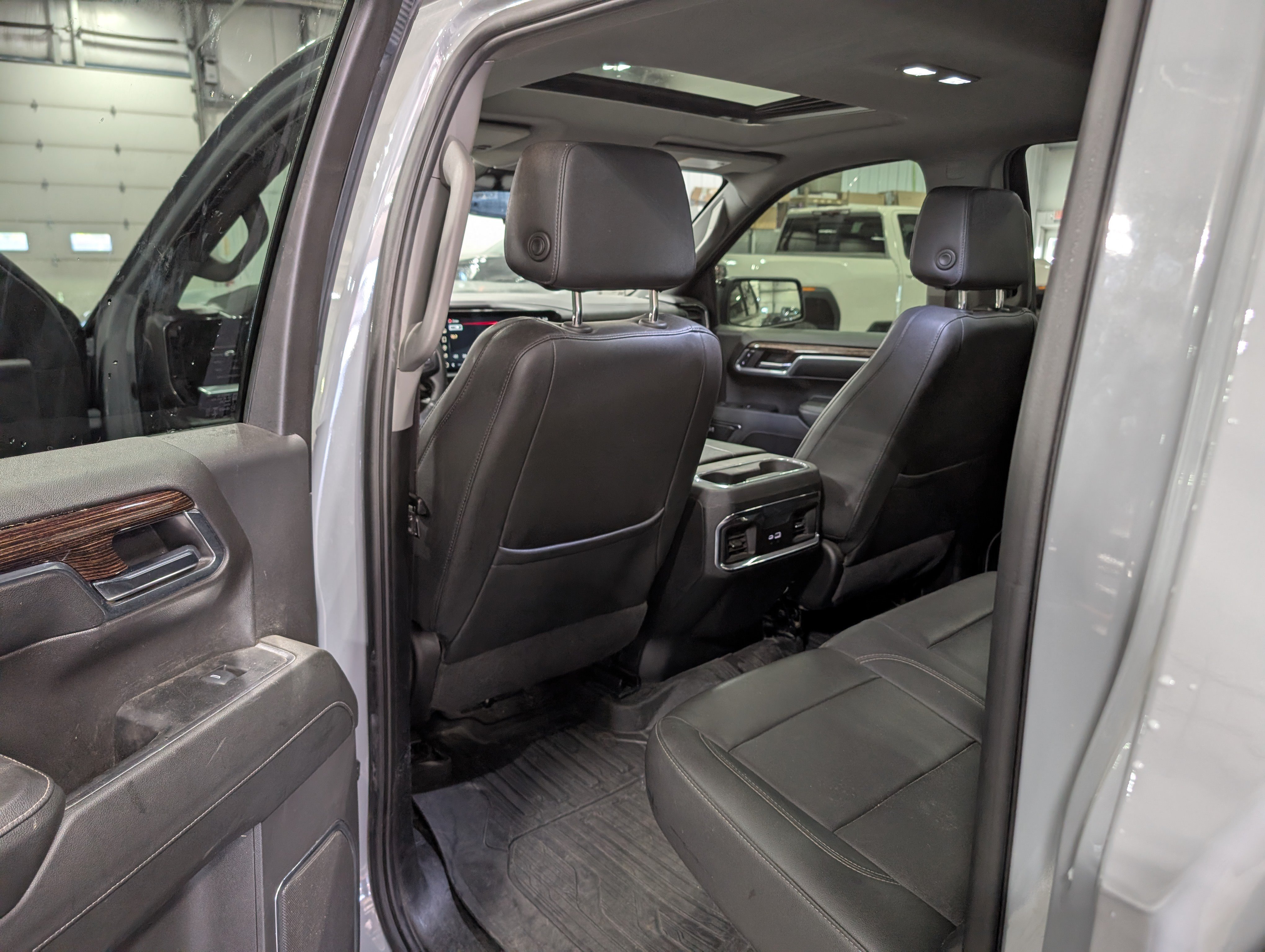 Used 2024 GMC Sierra 1500 Elevation w/ Elevation Premium Package AWD/4WD image 8
