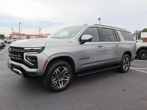 Used 2025 Chevrolet Suburban Z71 AWD/4WD image 8