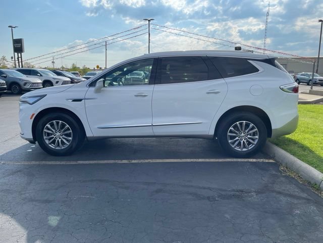Used 2023 Buick Enclave Essence FWD image 4