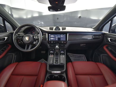 Certified 2024 Porsche Macan GTS image 17