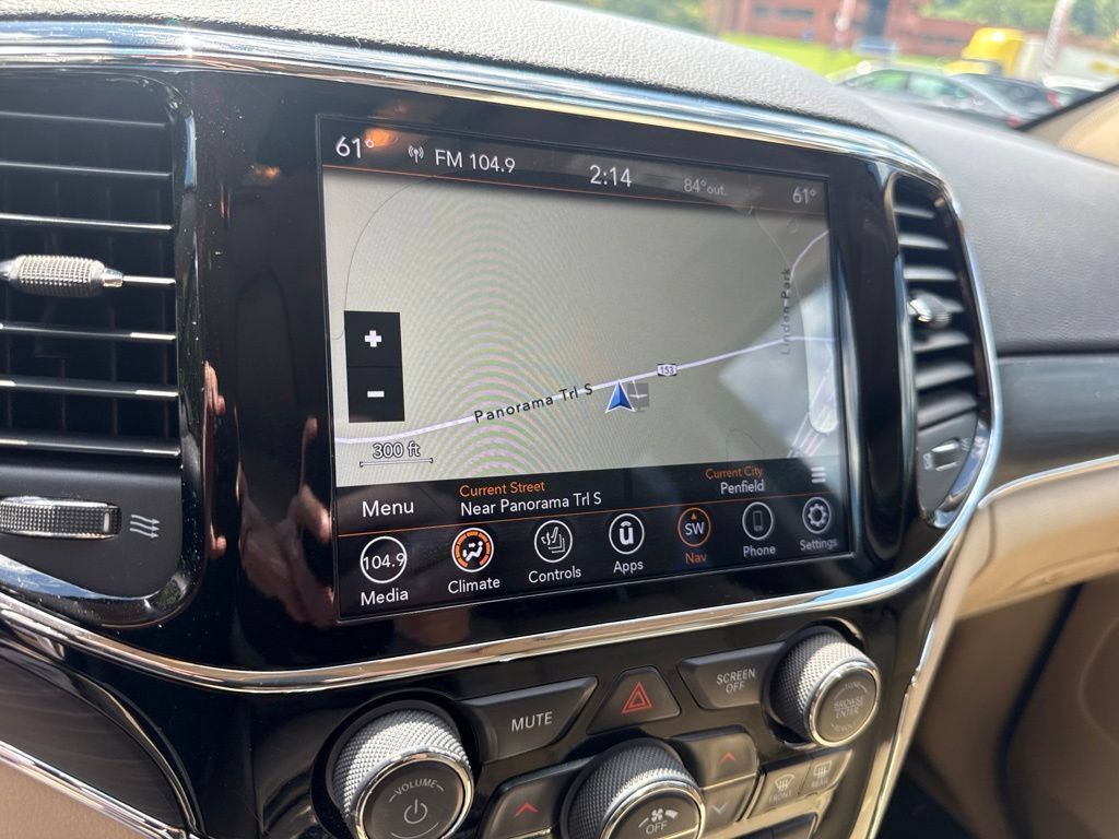 Used 2020 Jeep Grand Cherokee Limited AWD/4WD image 29