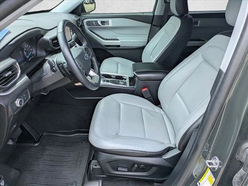 Used 2021 Ford Explorer XLT w/ Equipment Group 202A AWD/4WD image 16