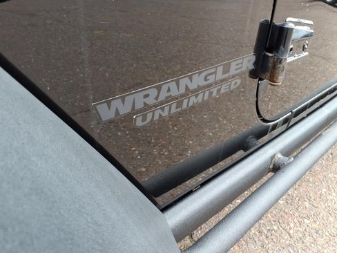 Used 2016 Jeep Wrangler Unlimited Rubicon AWD/4WD image 11