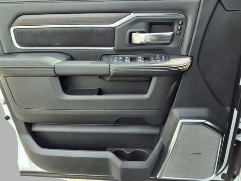 New 2026 RAM 2500 Laramie AWD/4WD image 17