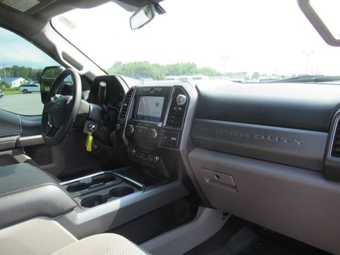 Used 2021 Ford F350 XLT w/ XLT Premium Package AWD/4WD image 18