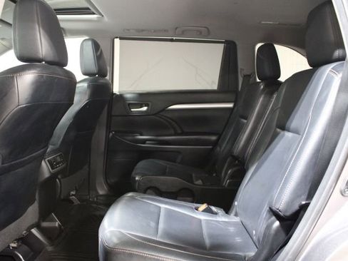 Used 2015 Toyota Highlander XLE image 23