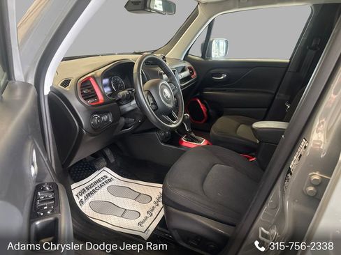 Used 2022 Jeep Renegade Trailhawk AWD/4WD image 14