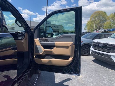 Certified 2024 Ford F250 Lariat w/ Chrome Package image 15