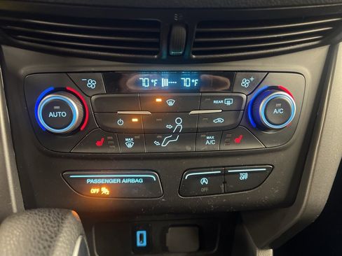 Certified 2018 Ford Escape SE w/ SE Sync 3 Package image 11