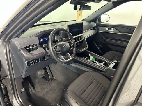 Used 2025 Ford Explorer ST-Line w/ ST-Line Street Pack AWD/4WD image 13