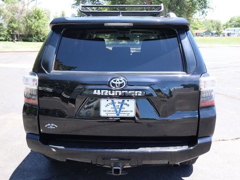 Used 2018 Toyota 4Runner SR5 AWD/4WD image 6