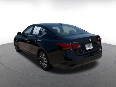 Used 2025 Nissan Altima 2.5 SV FWD image 10