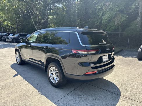 Used 2022 Jeep Grand Cherokee L Laredo w/ Luxury Tech Group I RWD image 5