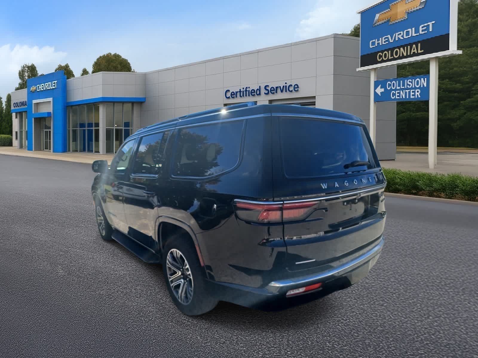 Used 2023 Jeep Wagoneer 4WD w/ Premium Group I image 5