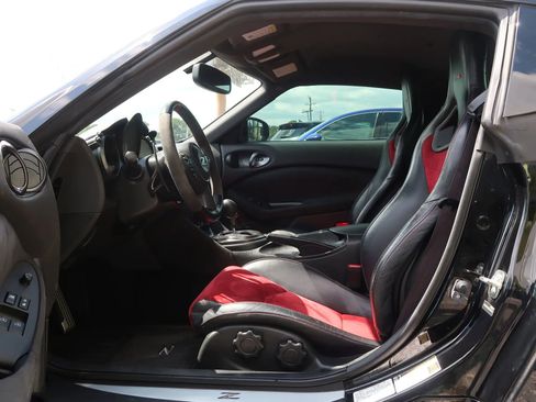 Used 2019 Nissan 370Z NISMO RWD image 15