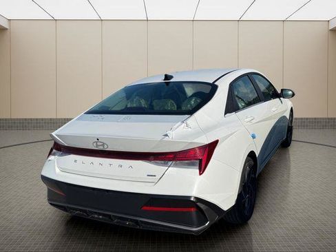 New 2026 Hyundai Elantra Limited FWD image 15