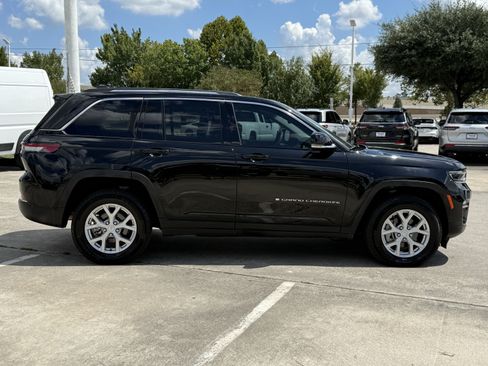 Used 2023 Jeep Grand Cherokee Limited RWD image 3