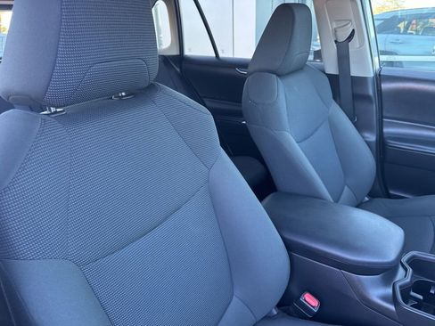 Used 2022 Toyota RAV4 LE image 19