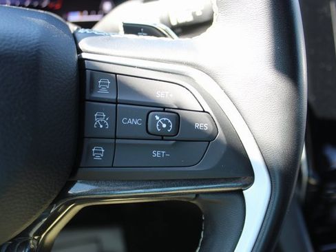 Used 2022 Jeep Grand Cherokee L Laredo image 17