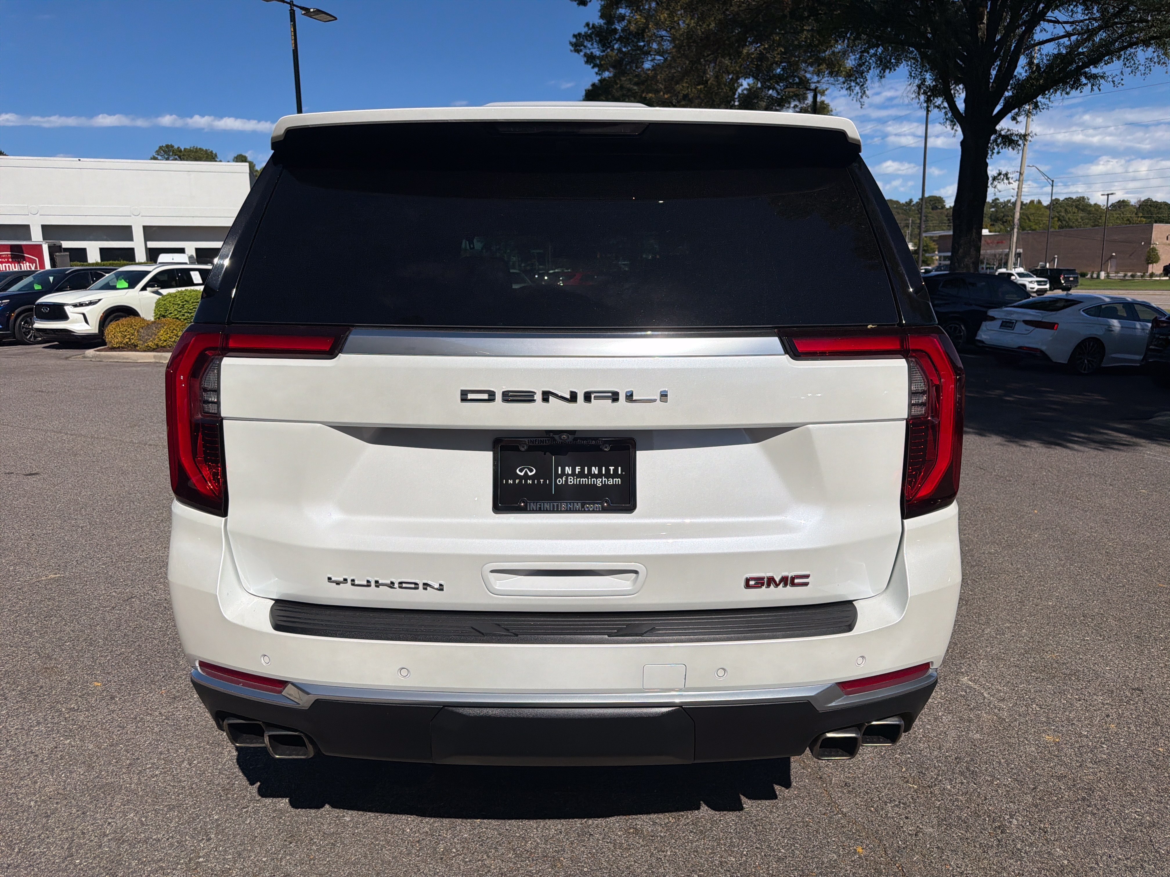 Used 2025 GMC Yukon Denali w/ Sun & Power Step Package AWD/4WD image 11