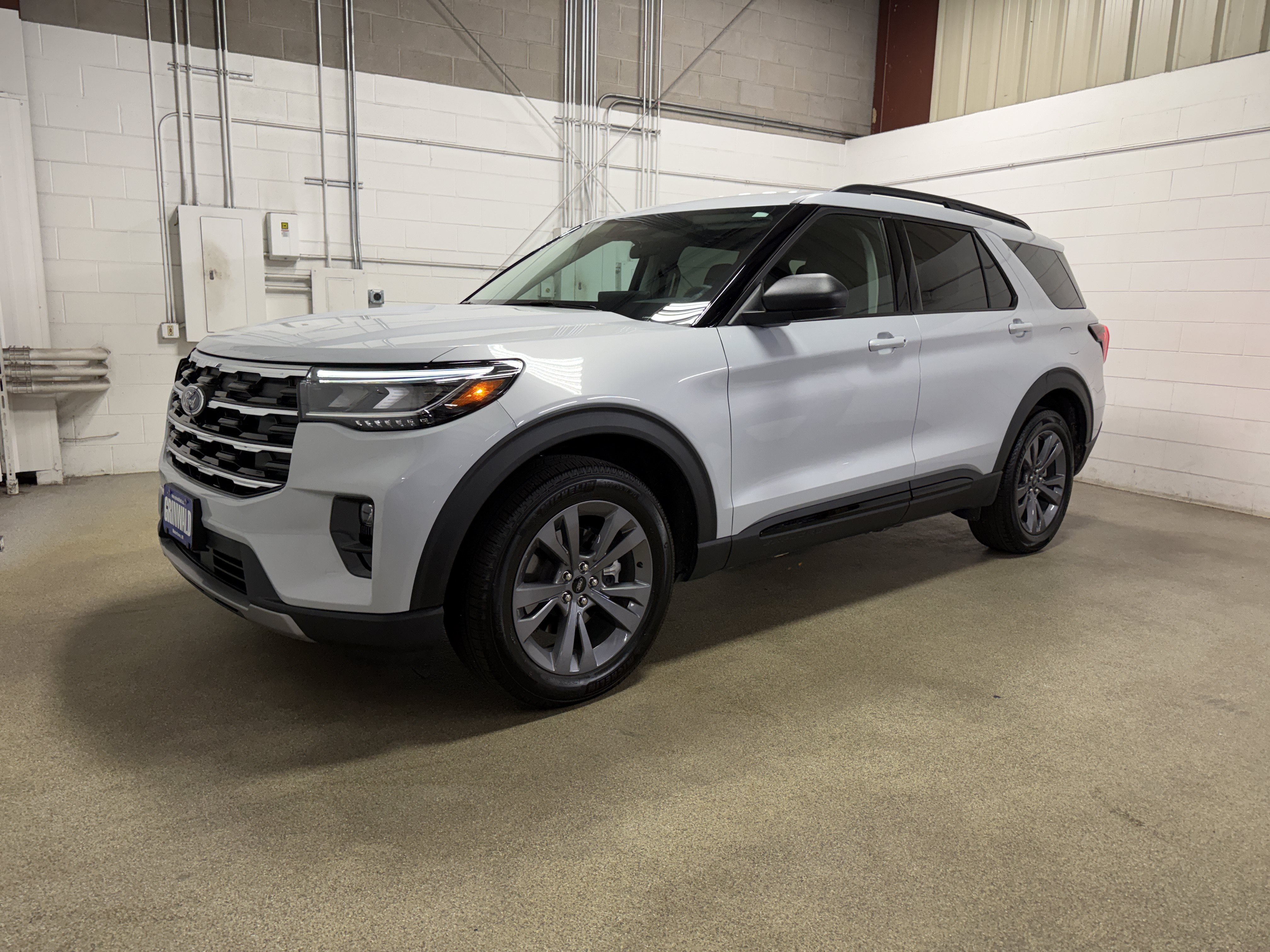 Used 2026 Ford Explorer Active w/ Active Comfort Package AWD/4WD image 2
