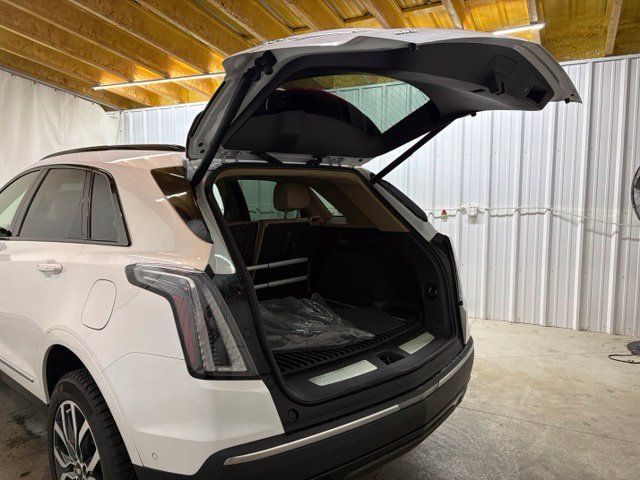 Used 2021 Cadillac XT5 Sportv w/ Platinum Package AWD/4WD image 9