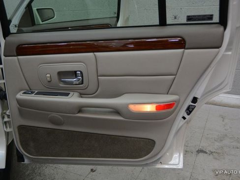 Used 1997 Cadillac De Ville D'Elegance w/ Safety/Security Pkg FWD image 11