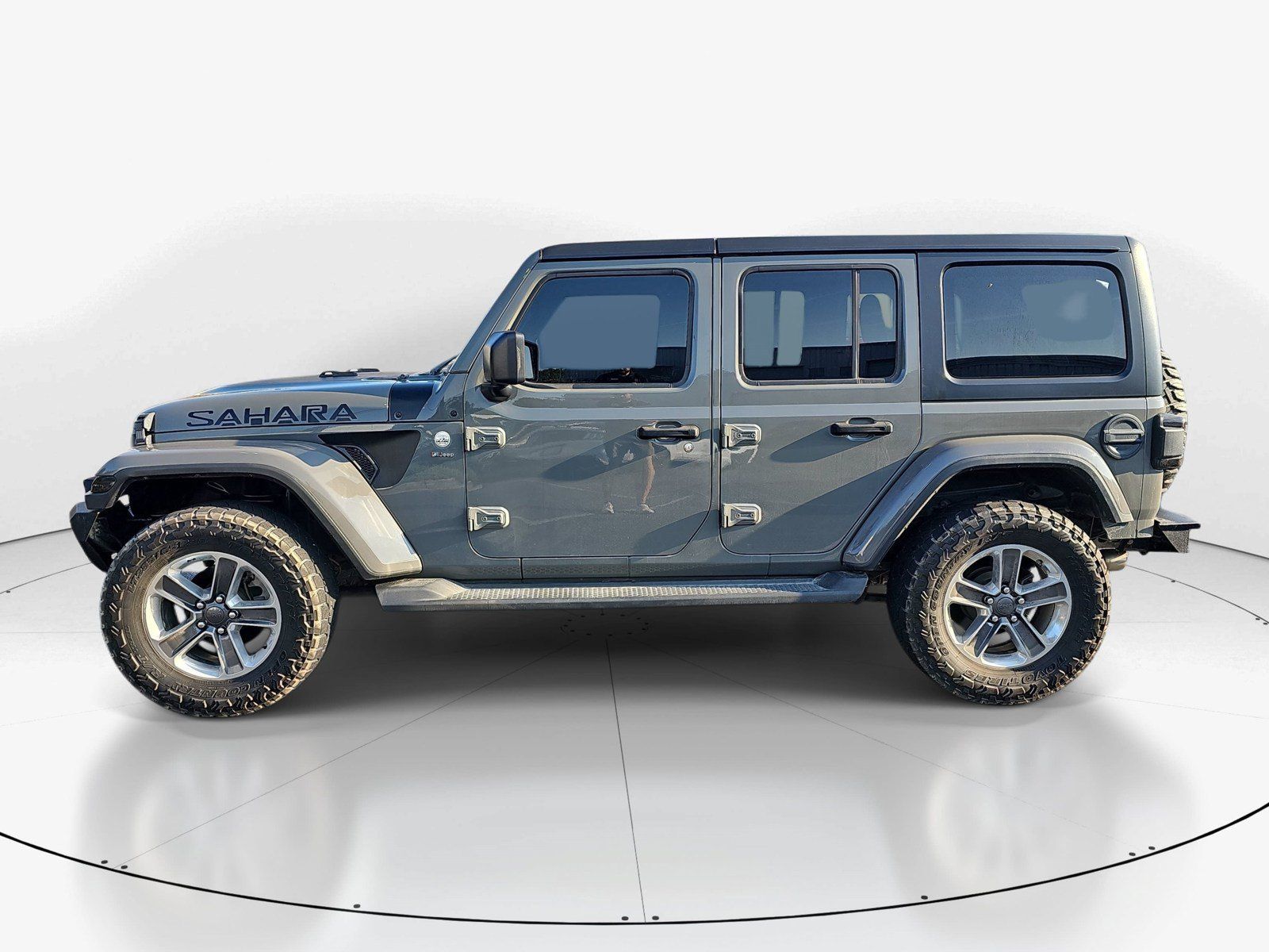 Used 2018 Jeep Wrangler Unlimited Sahara AWD/4WD image 6