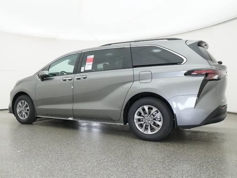 New 2026 Toyota Sienna XLE image 20