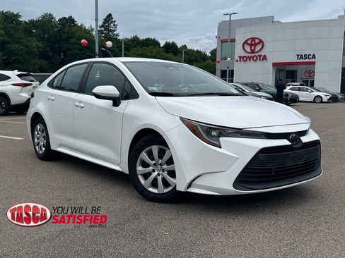 Used 2024 Toyota Corolla LE FWD image 1