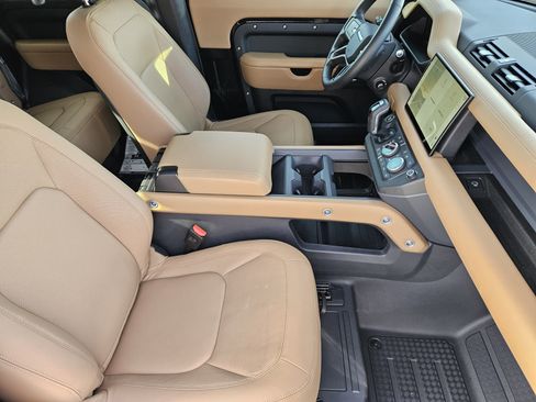 Used 2025 Land Rover Defender 90 X-Dynamic SE image 15